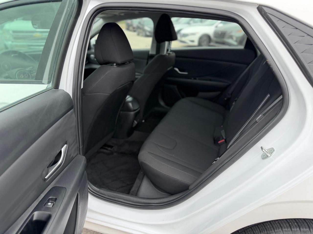 2024 Hyundai Elantra SEL Photo