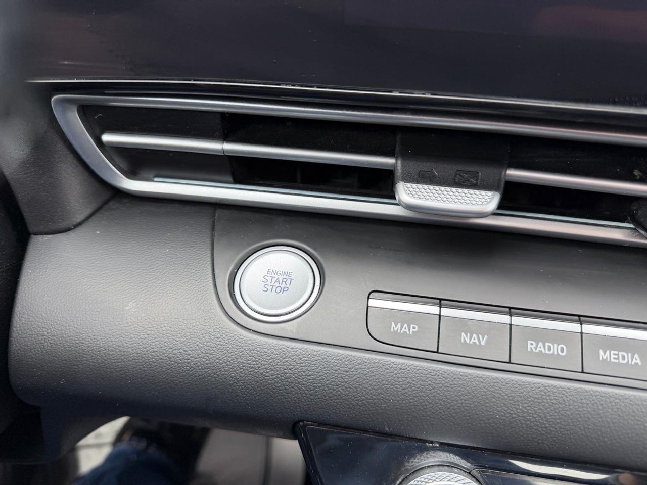 2024 Hyundai Elantra SEL Photo