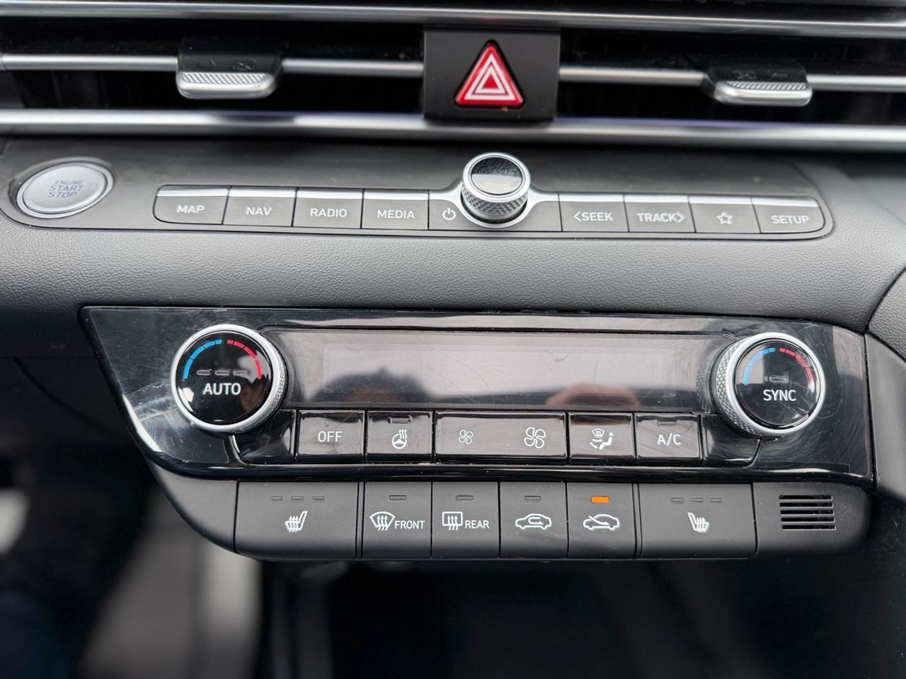 2024 Hyundai Elantra SEL Photo