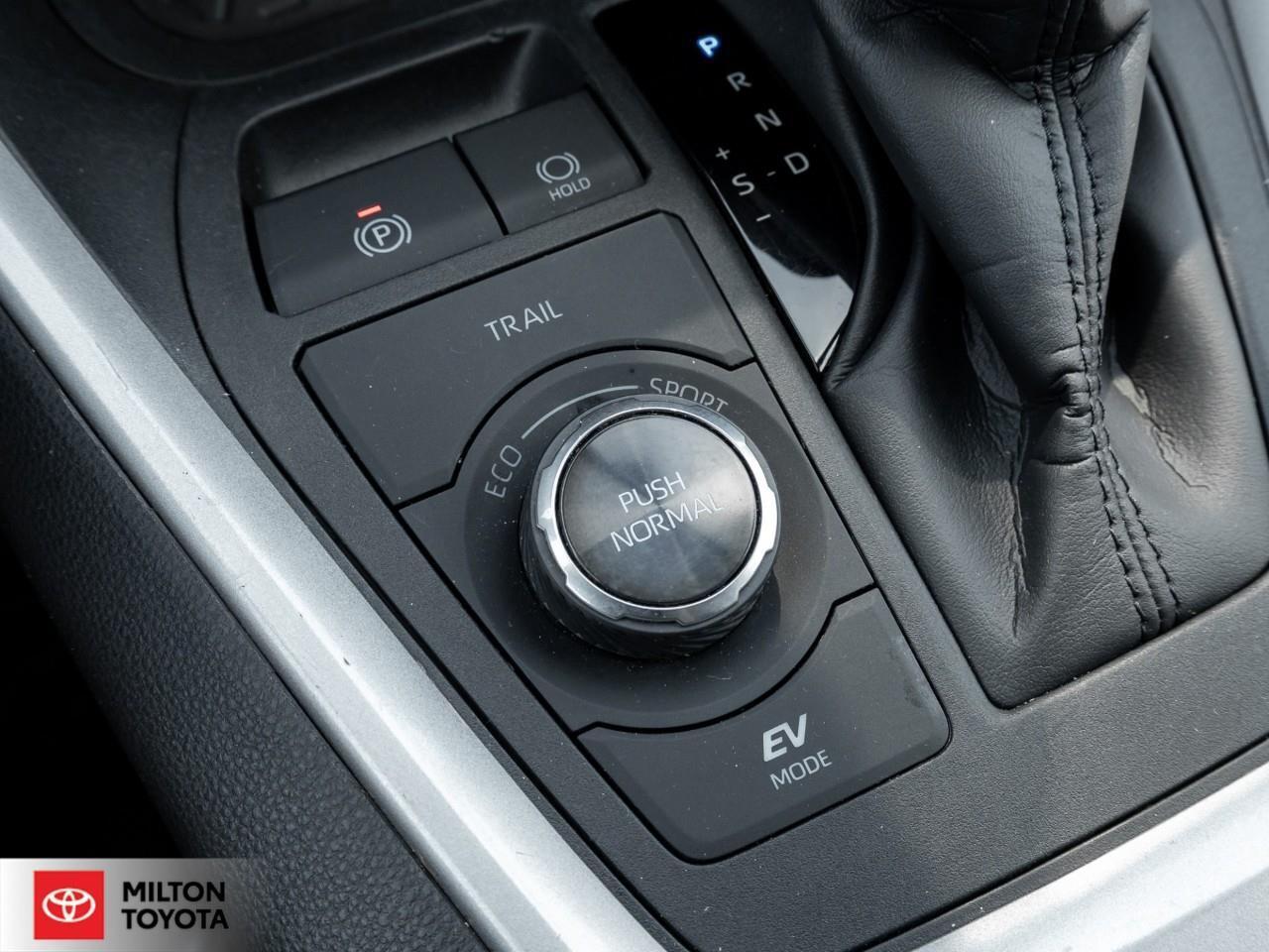 2024 Toyota RAV4 Hybrid JBL AUDIO 10.5 SCREEN LEATHER SUNROOF ONE OWNER NE Photo
