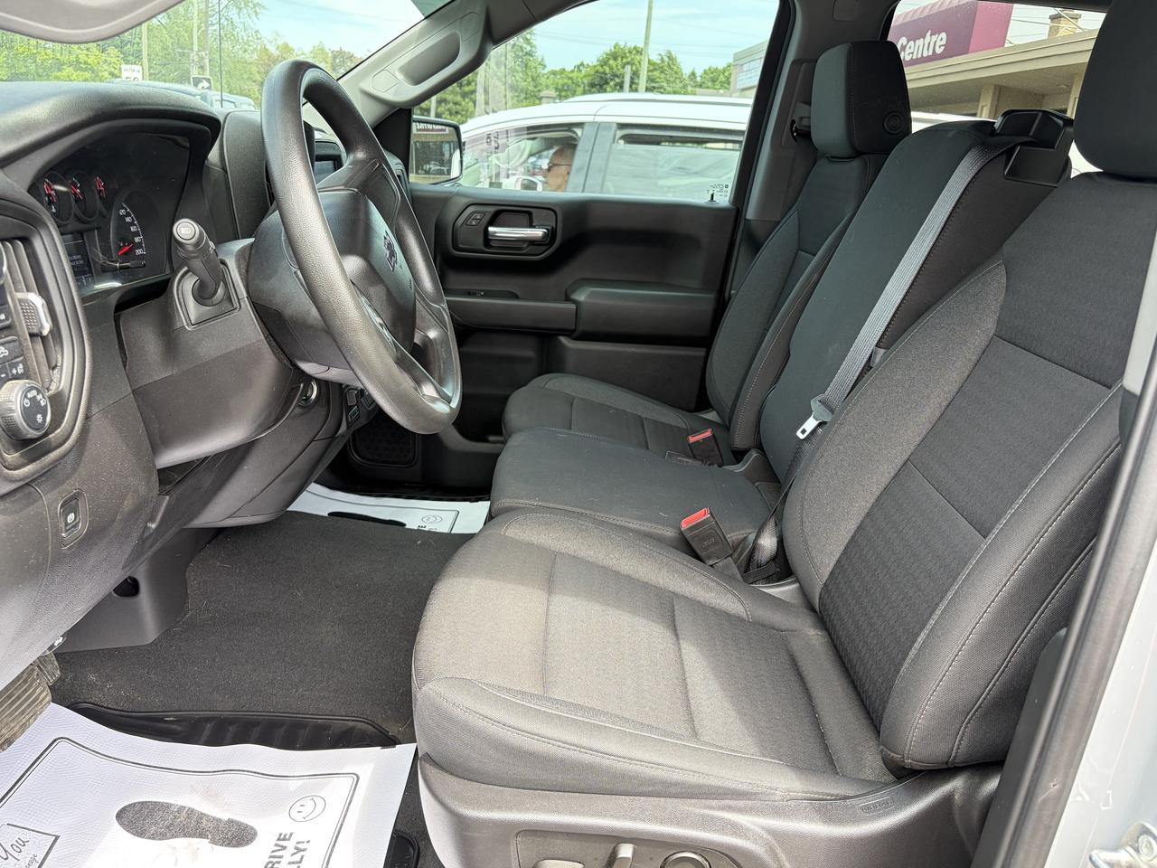 2024 Chevrolet 1500 CUSTOM TRAIL BOSS/4X4/BACK UP CAM/CALL PICTON Photo