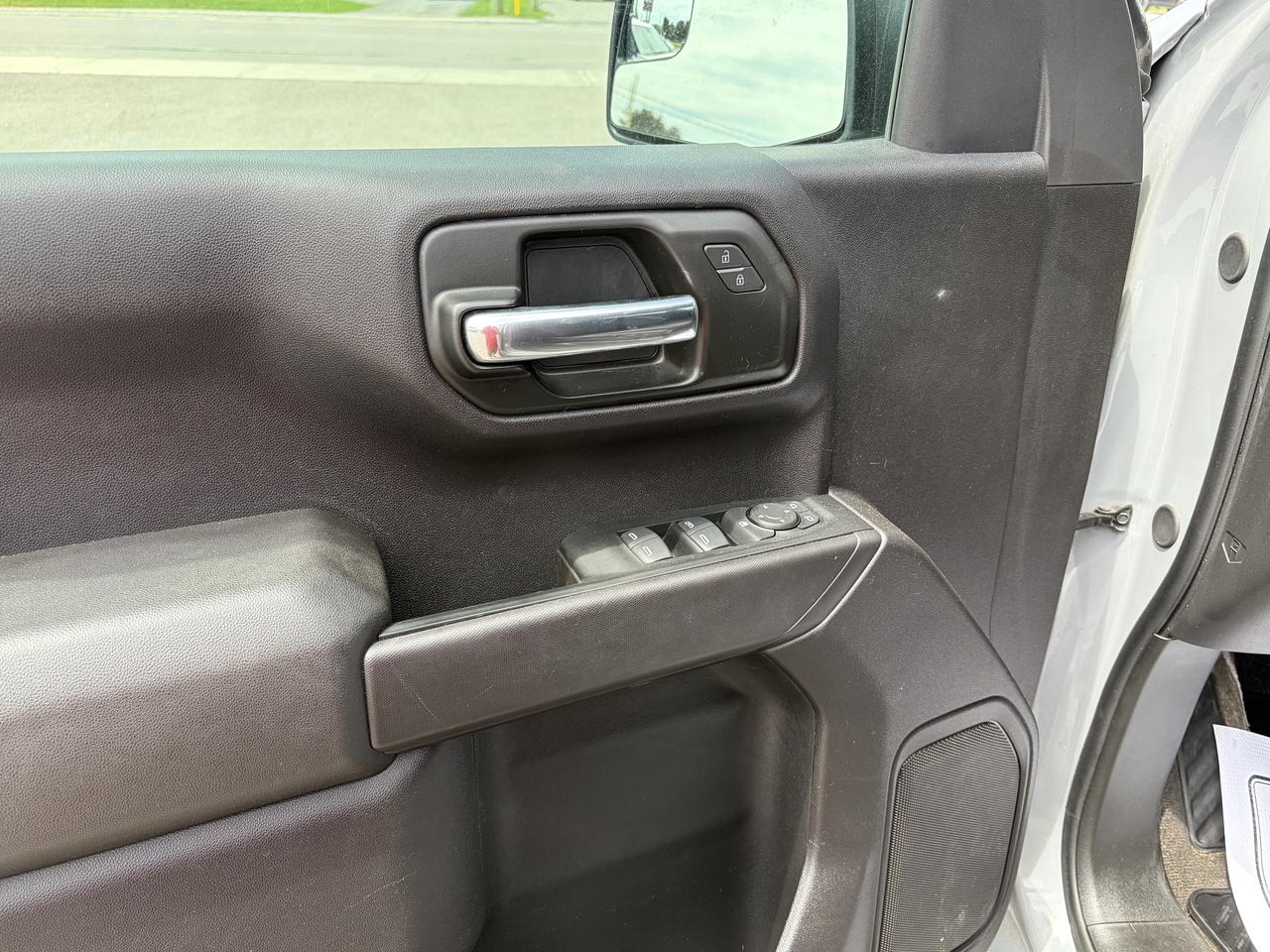 2024 Chevrolet 1500 CUSTOM TRAIL BOSS/4X4/BACK UP CAM/CALL PICTON Photo