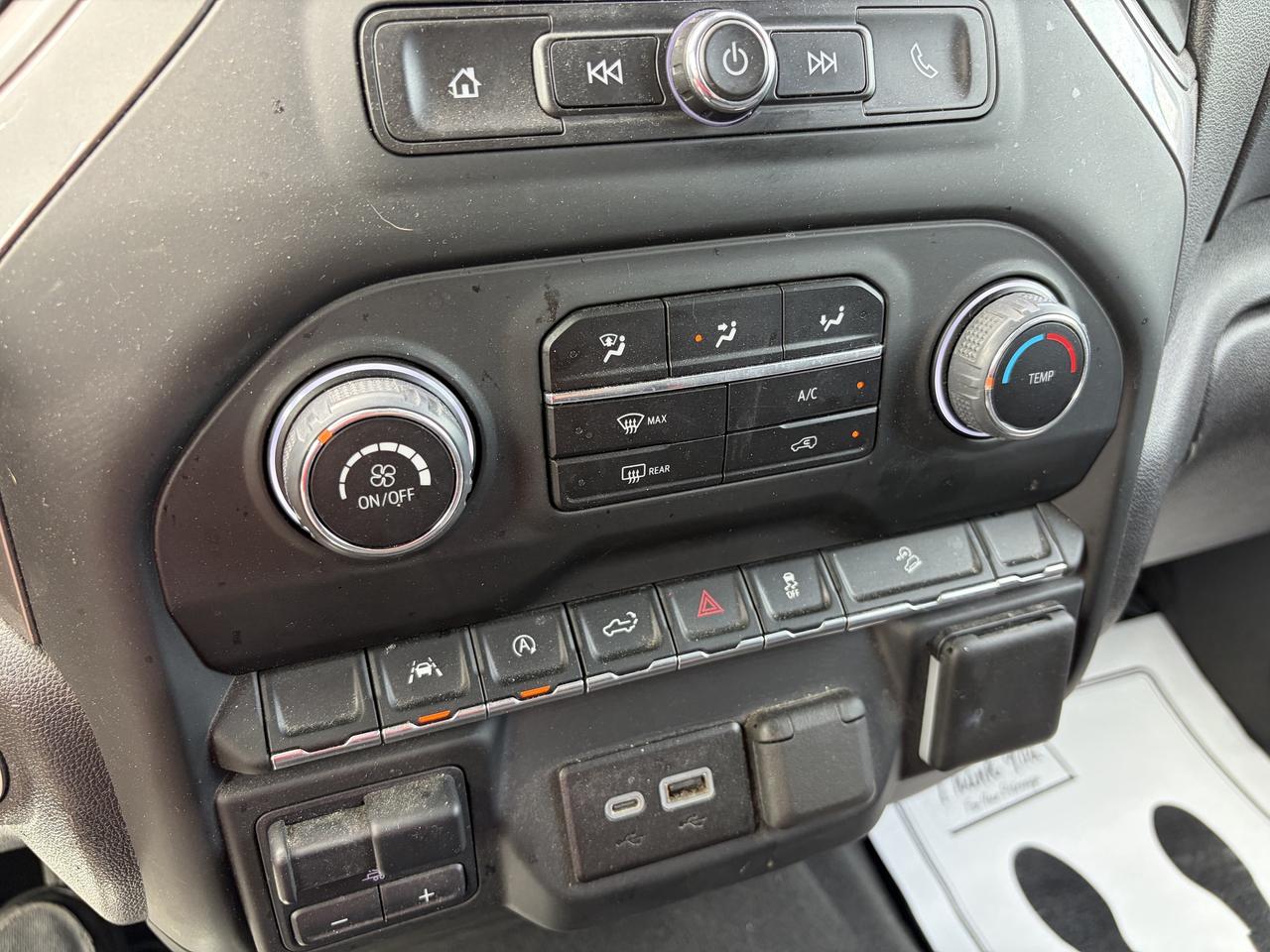 2024 Chevrolet 1500 CUSTOM TRAIL BOSS/4X4/BACK UP CAM/CALL PICTON Photo