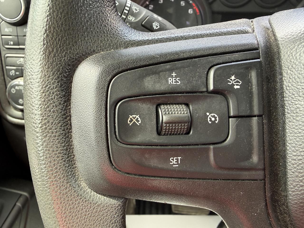 2024 Chevrolet 1500 CUSTOM TRAIL BOSS/4X4/BACK UP CAM/CALL PICTON Photo