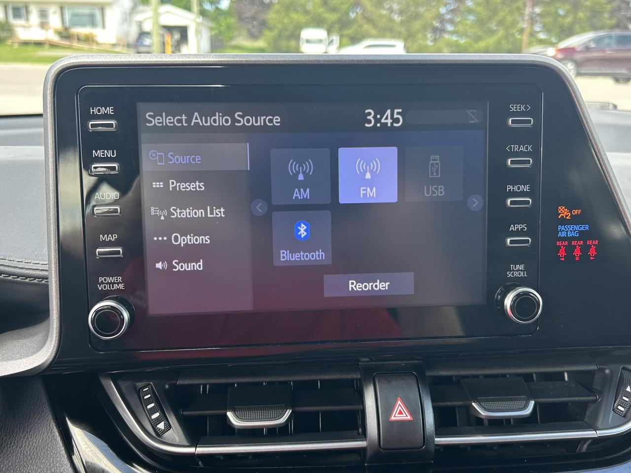 2022 Toyota C-HR LE/BACK UP CAM/CALL PICTON 613-476-2188 Photo
