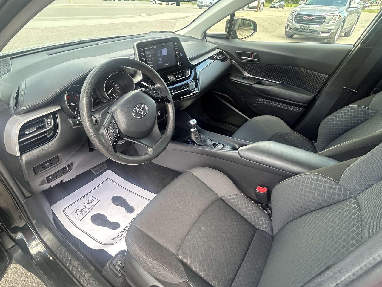 2022 Toyota C-HR LE/BACK UP CAM/CALL NAPANEE 613-354-2100 Photo