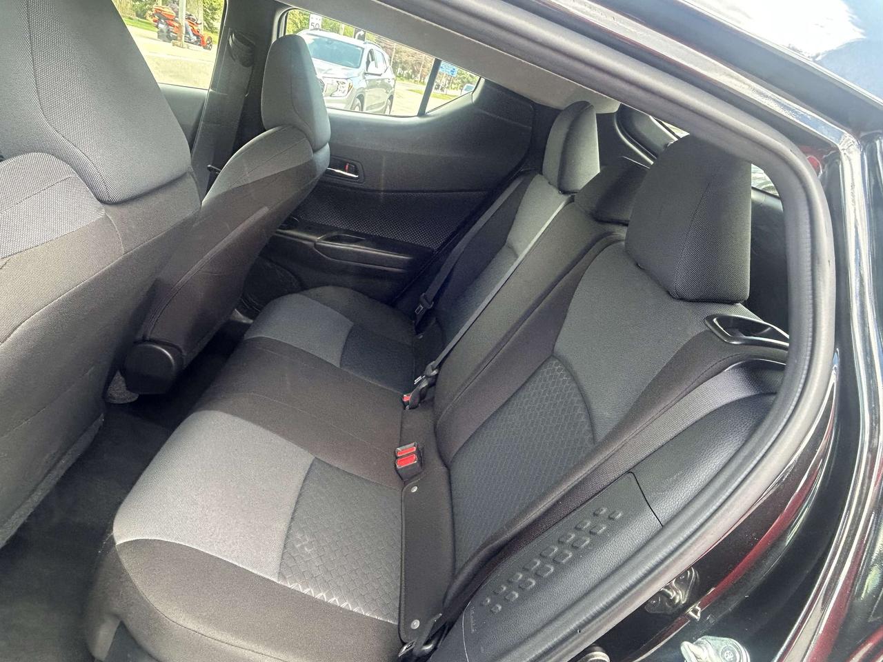 2022 Toyota C-HR LE/BACK UP CAM/CALL NAPANEE 613-354-2100 Photo