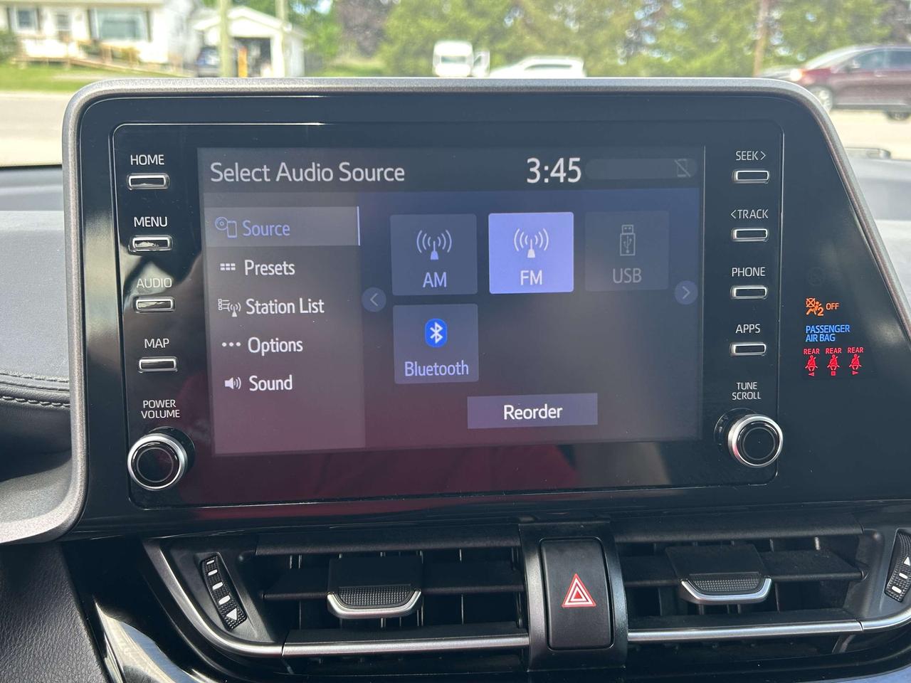 2022 Toyota C-HR LE/BACK UP CAM/CALL NAPANEE 613-354-2100 Photo