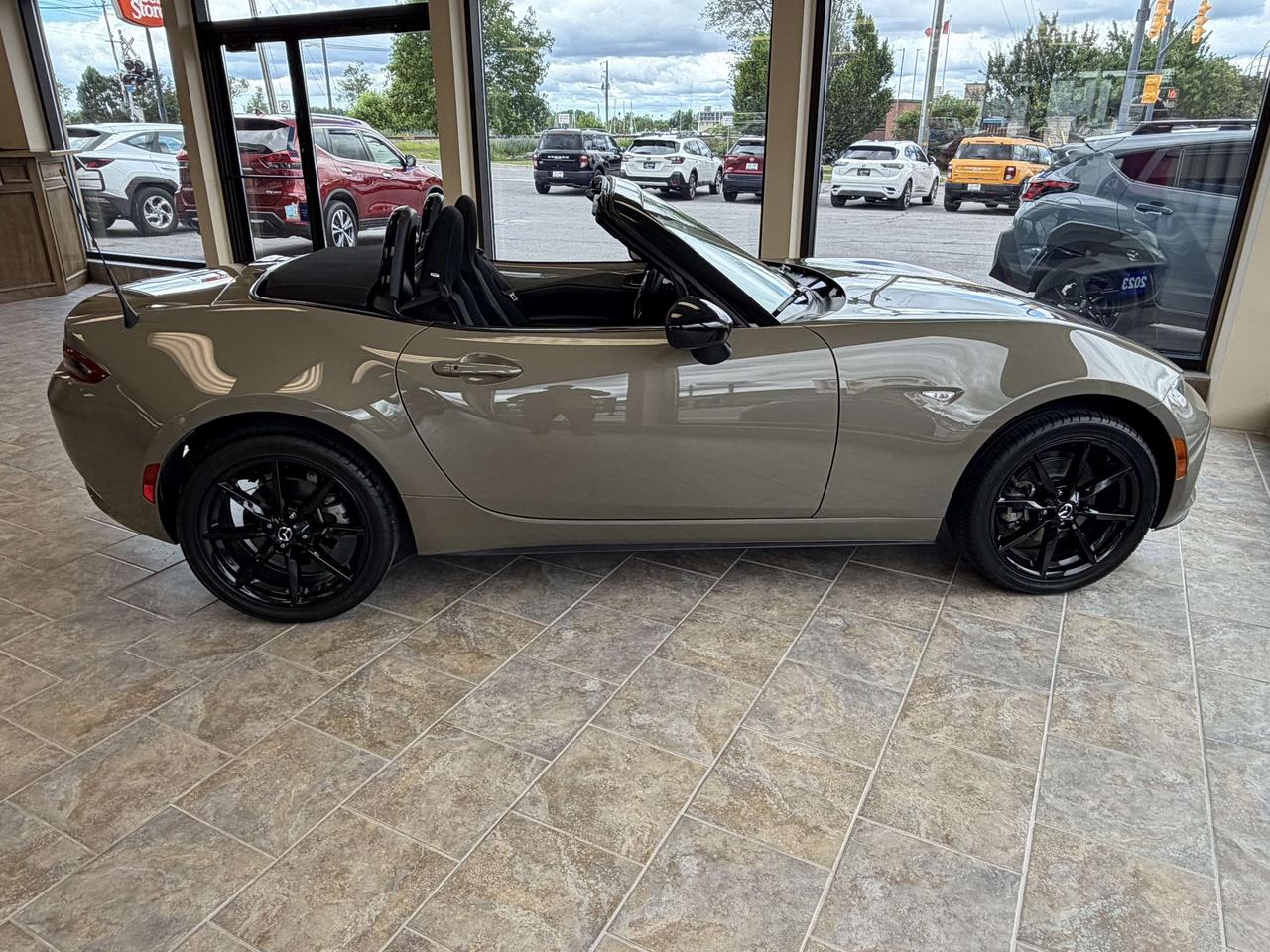 2023 Mazda MX-5 GS-P  ** CALL BELLEVILLE 613-961-8848 ** Photo