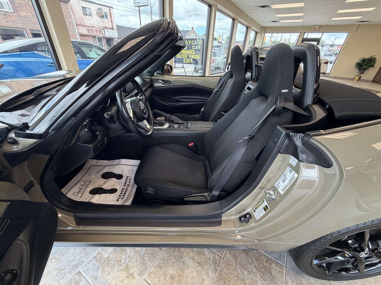 2023 Mazda MX-5 GS-P  ** CALL BELLEVILLE 613-961-8848 ** Photo