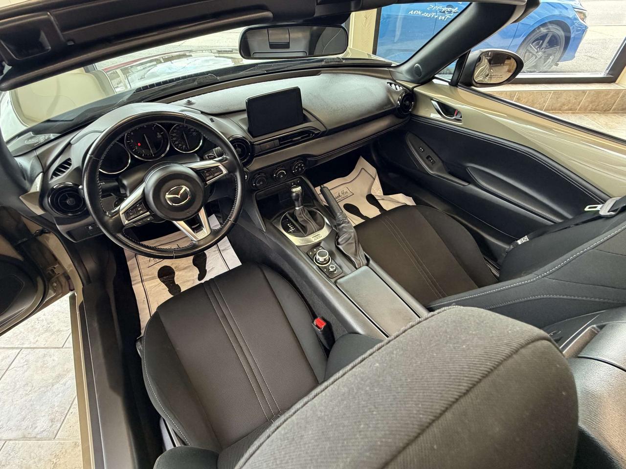 2023 Mazda MX-5 GS-P  ** CALL BELLEVILLE 613-961-8848 ** Photo