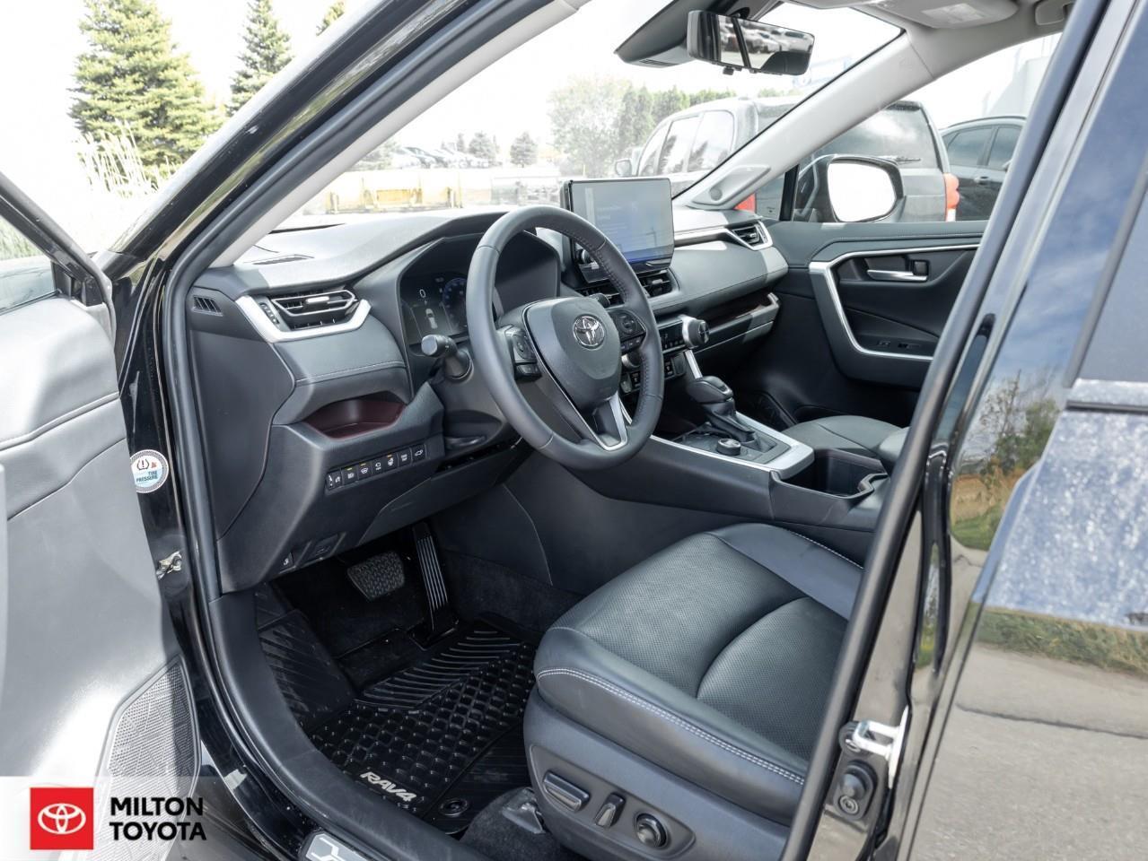 2023 Toyota RAV4 Hybrid LEATHER MOONROOF JBL VENTIALTED SEATS ONE OWNER TC Photo