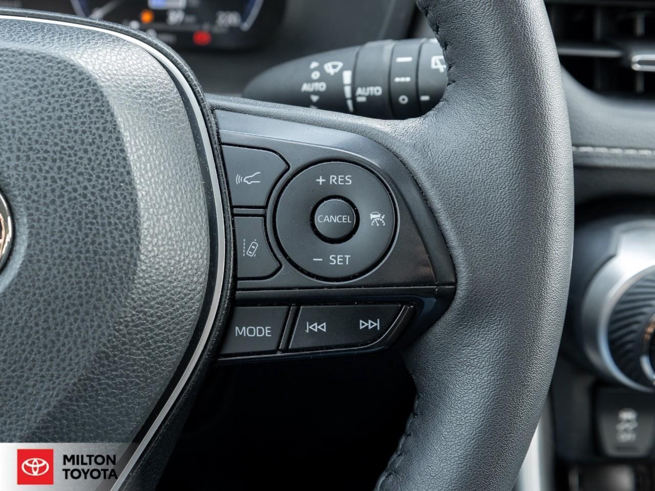 2023 Toyota RAV4 Hybrid LEATHER MOONROOF JBL VENTIALTED SEATS ONE OWNER TC Photo