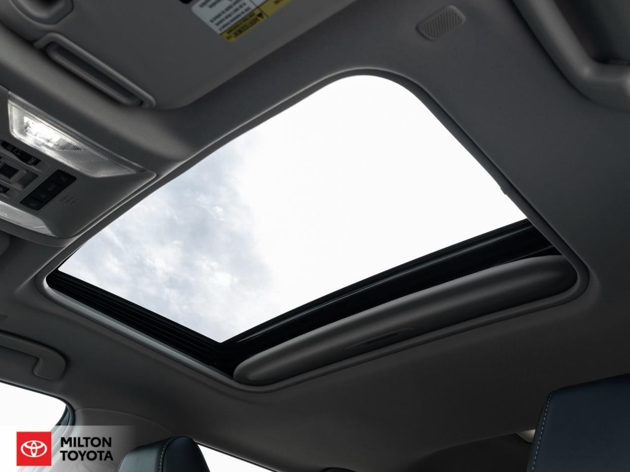 2023 Toyota RAV4 Hybrid LEATHER MOONROOF JBL VENTIALTED SEATS ONE OWNER TC Photo