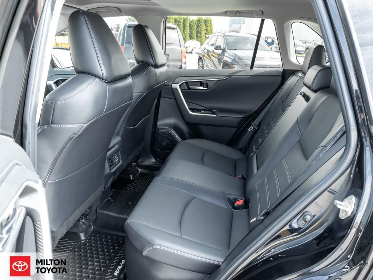 2023 Toyota RAV4 Hybrid LEATHER MOONROOF JBL VENTIALTED SEATS ONE OWNER TC Photo