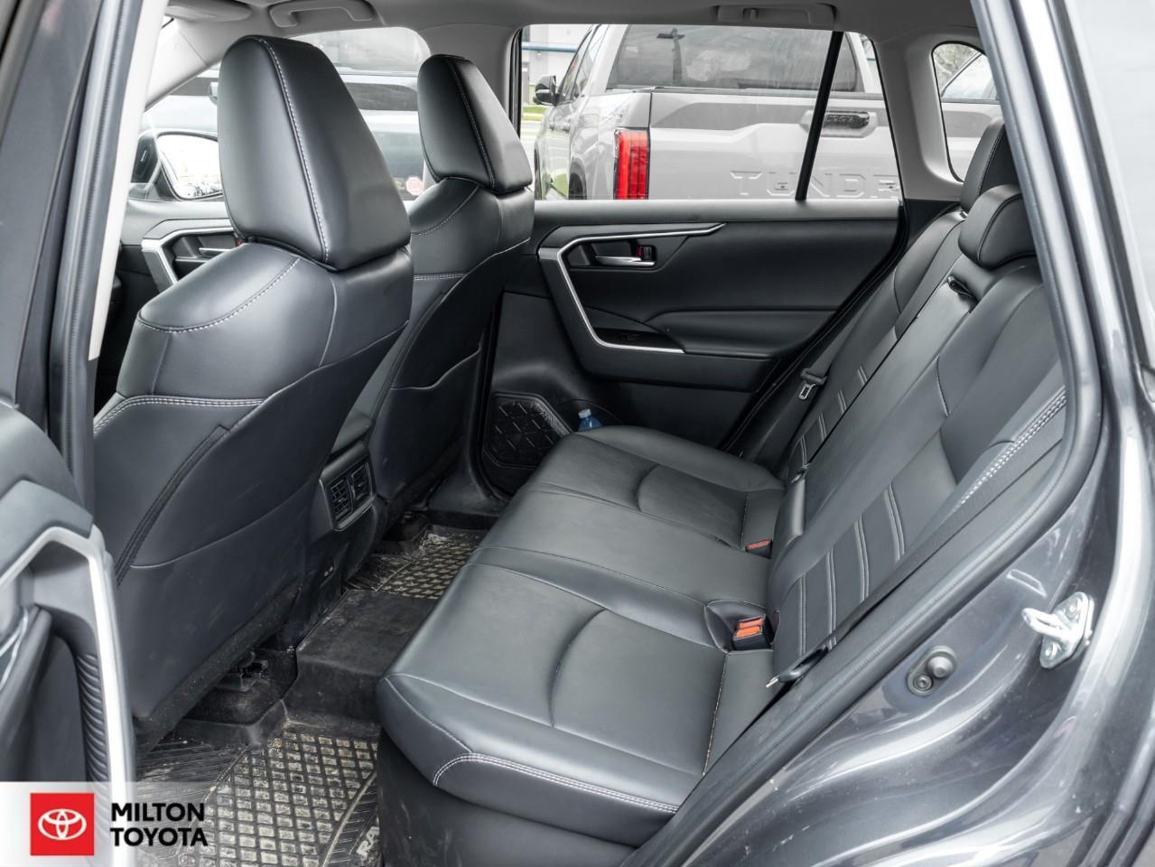 2024 Toyota RAV4 Hybrid XLE PREMIUM AWD LEATHER SEATING SUNROOF CARPLAY ON Photo