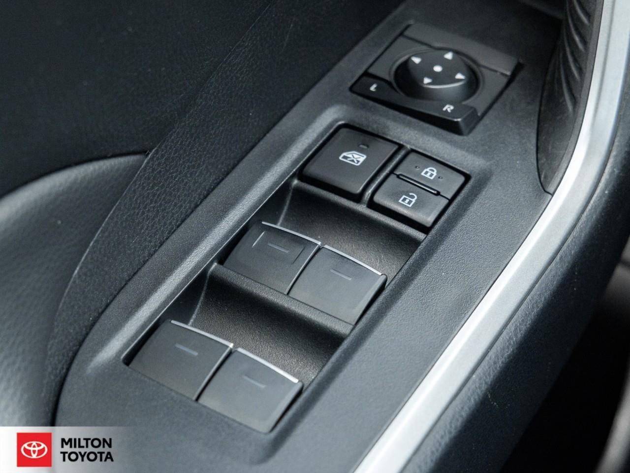 2024 Toyota RAV4 Hybrid XLE PREMIUM AWD LEATHER SEATING SUNROOF CARPLAY ON Photo