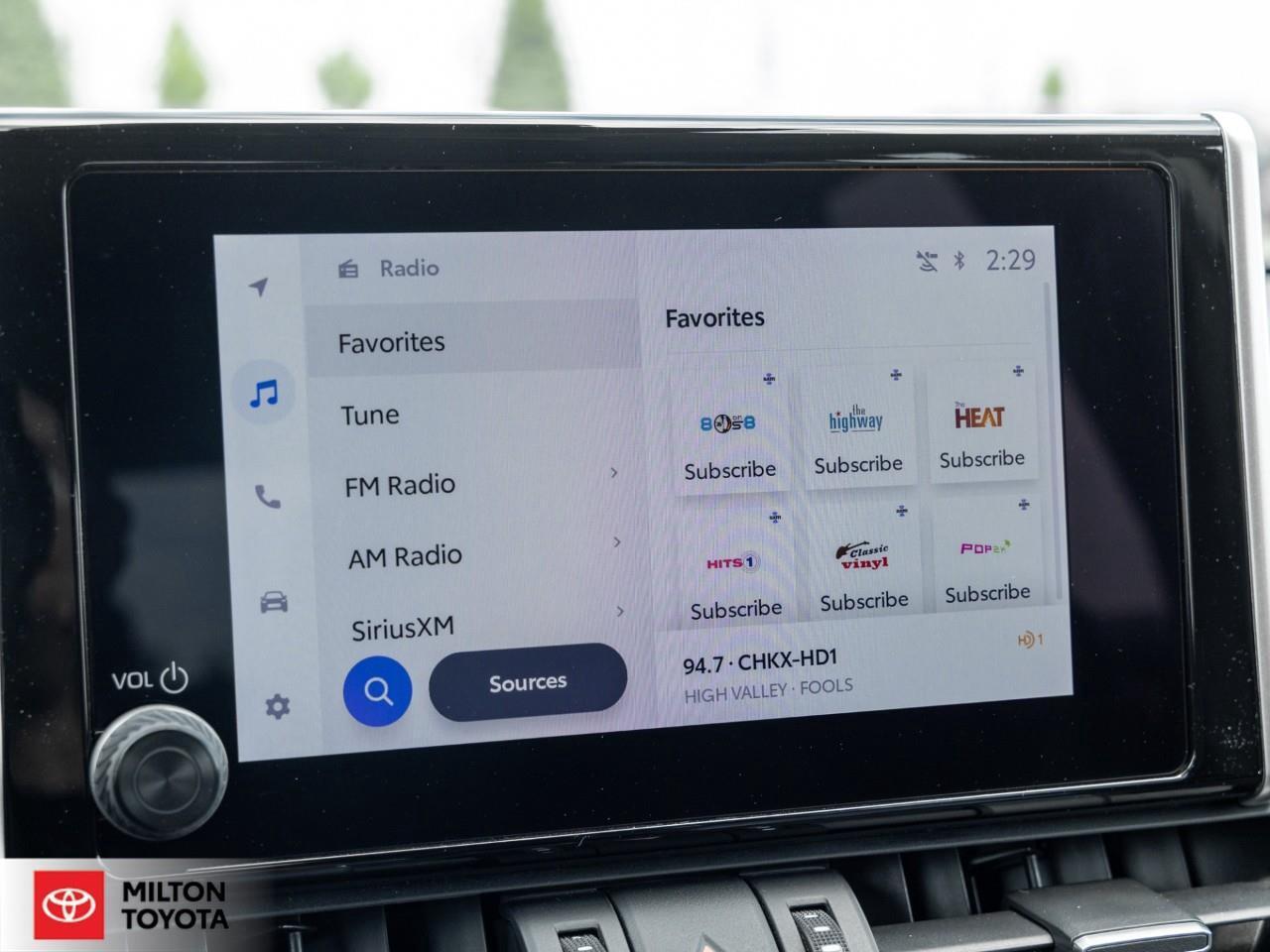 2024 Toyota RAV4 Hybrid XLE PREMIUM AWD LEATHER SEATING SUNROOF CARPLAY ON Photo