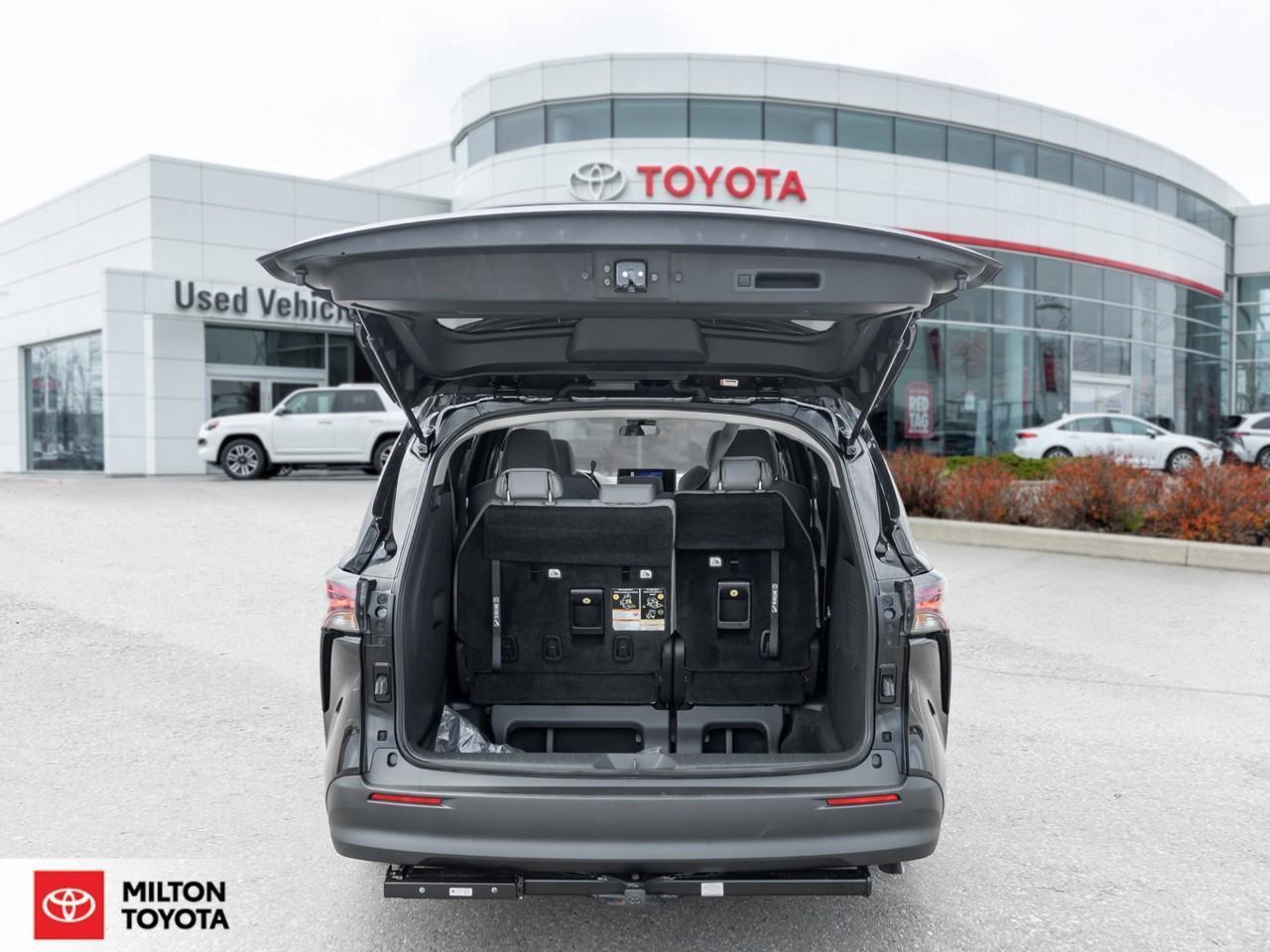 2025 Toyota Sienna HYBRID HEATED STEERING HEATED SEATS BLIND SPOT ONE Photo