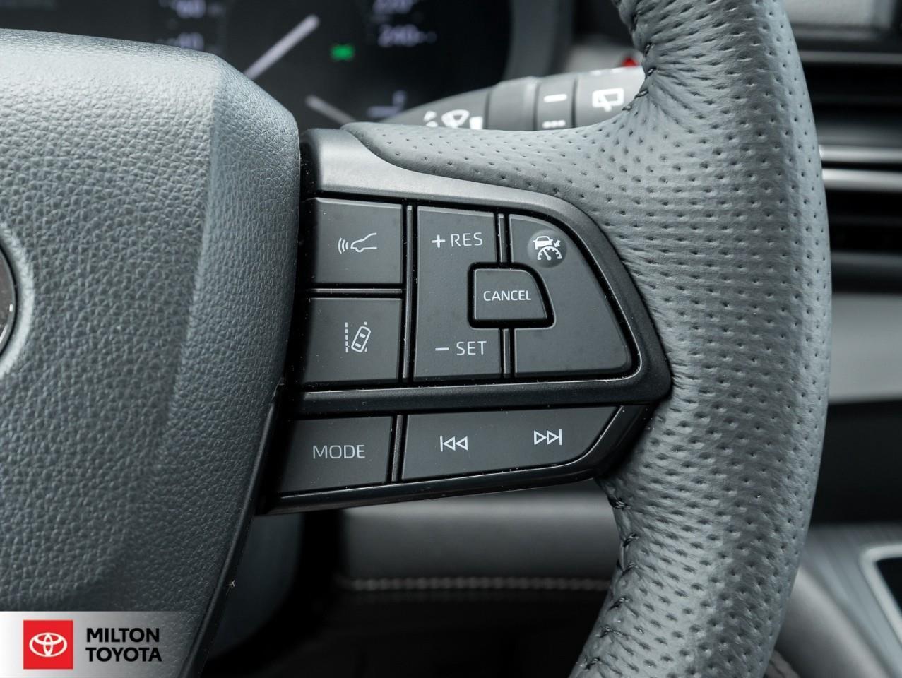2025 Toyota Sienna HYBRID HEATED STEERING HEATED SEATS BLIND SPOT ONE Photo