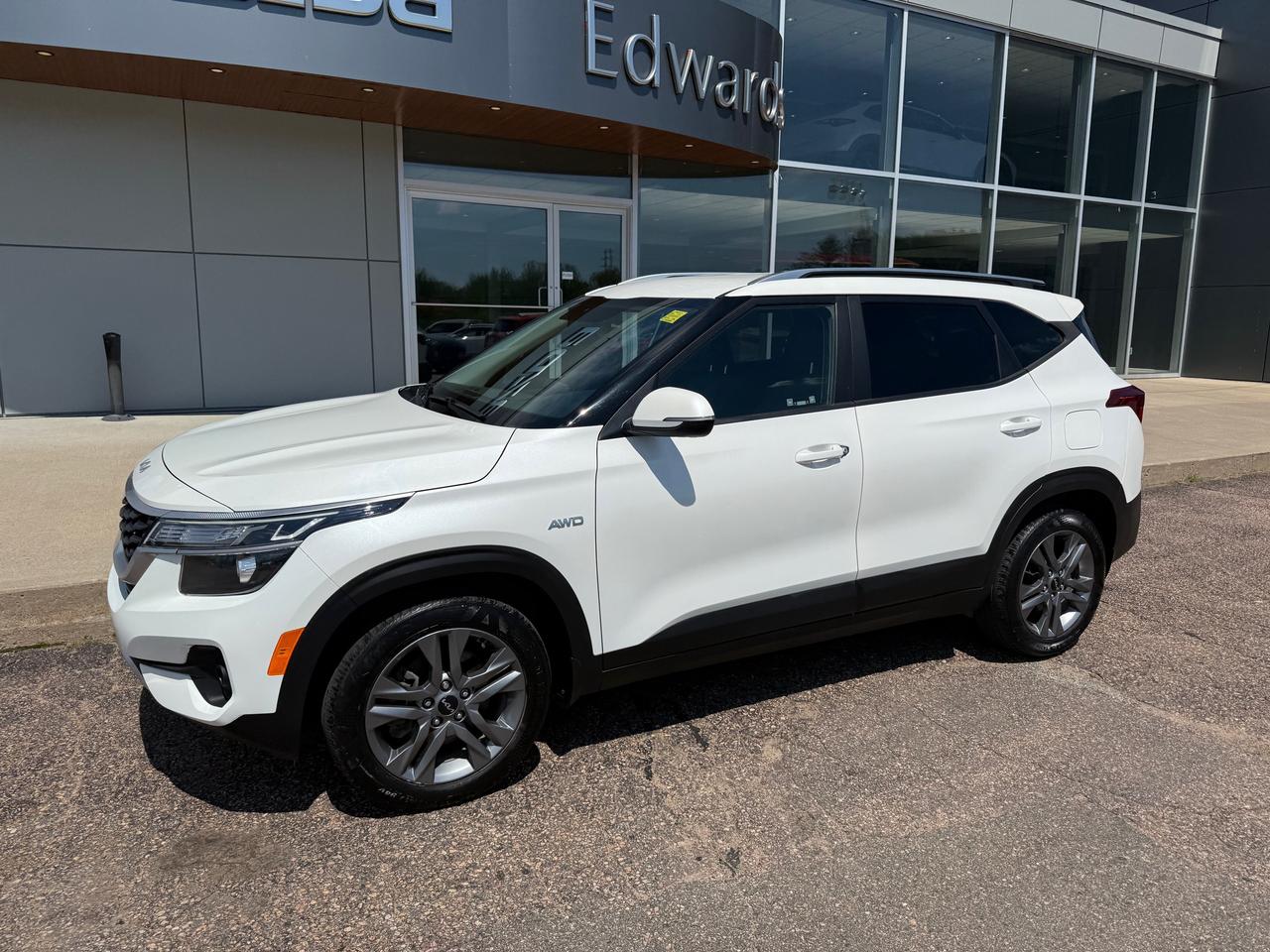 2022 Kia Seltos LX 4dr All-Wheel Drive Photo2