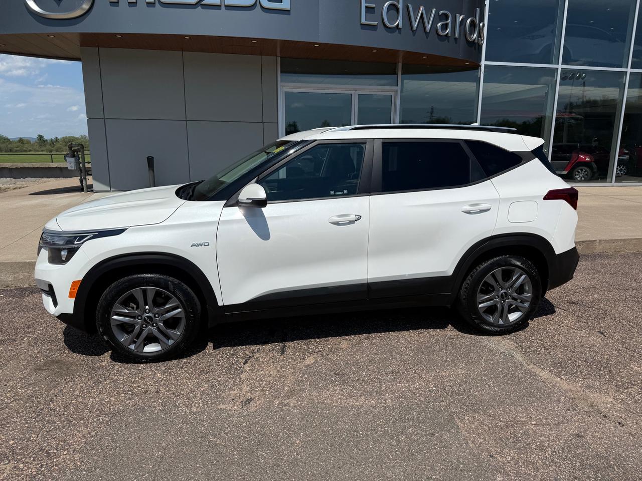 2022 Kia Seltos LX 4dr All-Wheel Drive Photo1