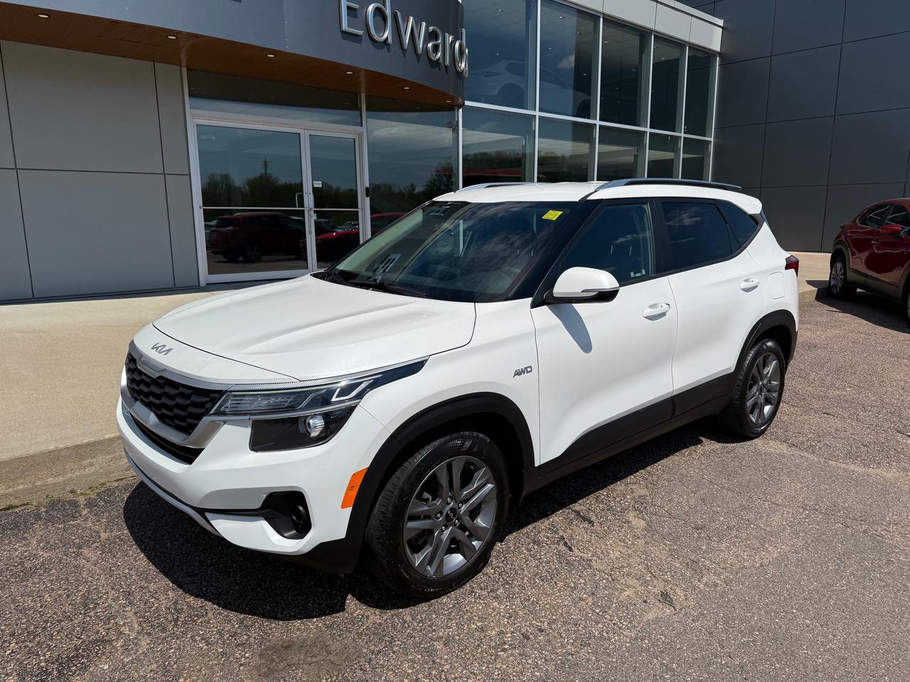 2022 Kia Seltos LX 4dr All-Wheel Drive Photo3