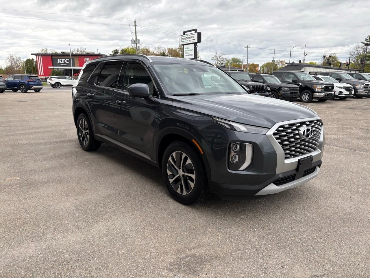 2021 Hyundai PALISADE Essential 4dr Front-Wheel Drive Photo