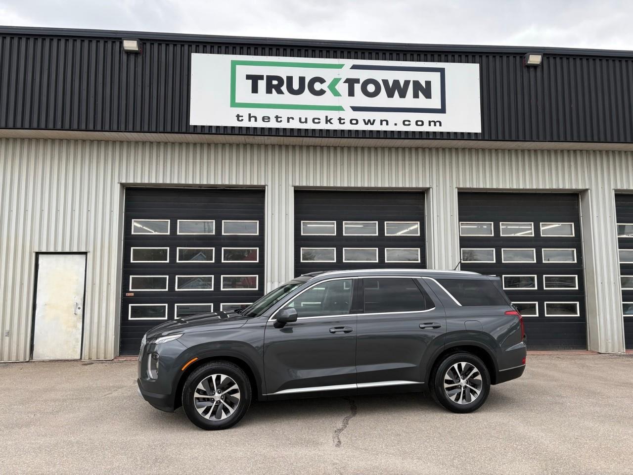 2021 Hyundai PALISADE Essential 4dr Front-Wheel Drive Photo0
