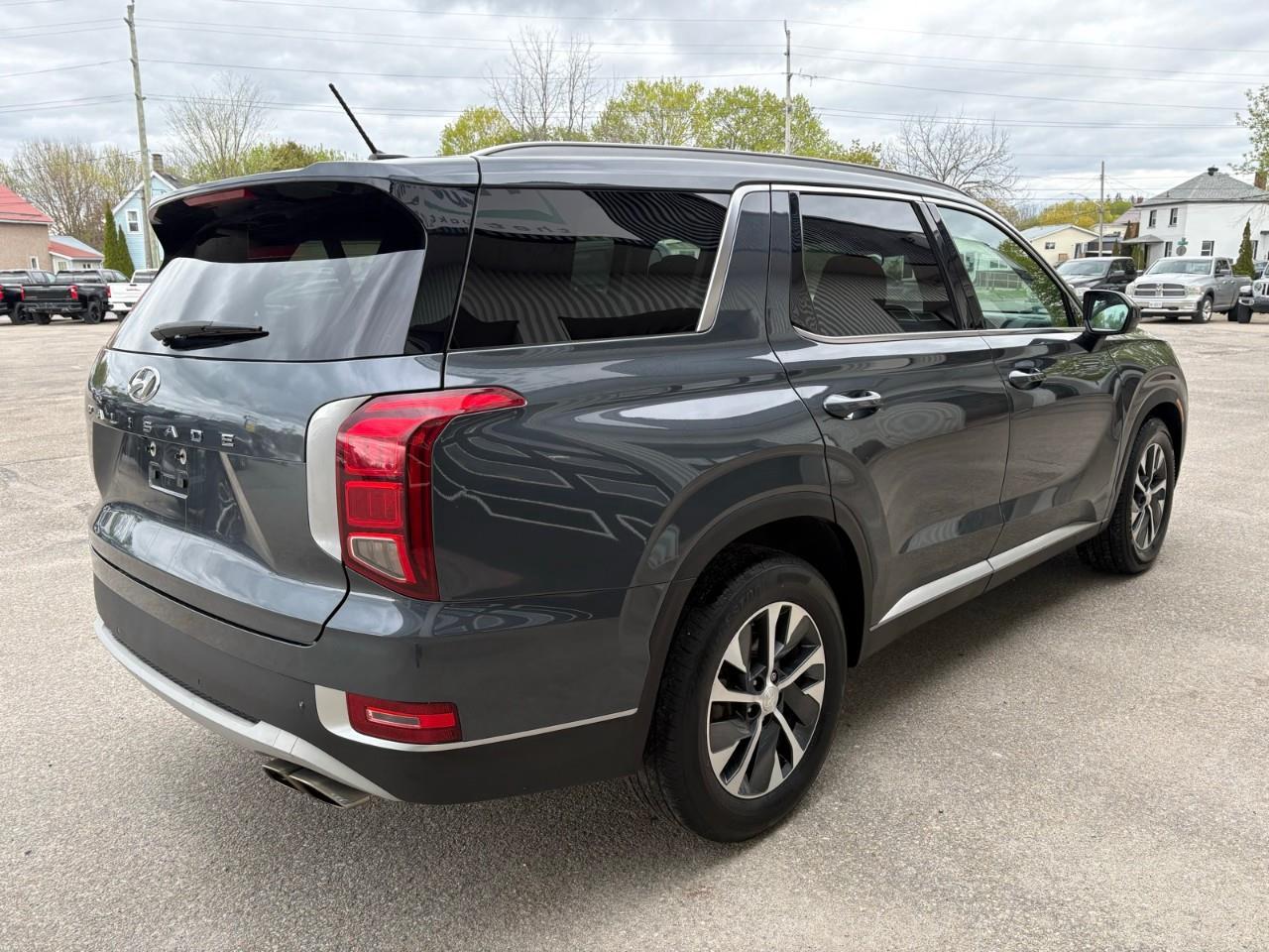 2021 Hyundai PALISADE Essential 4dr Front-Wheel Drive Photo