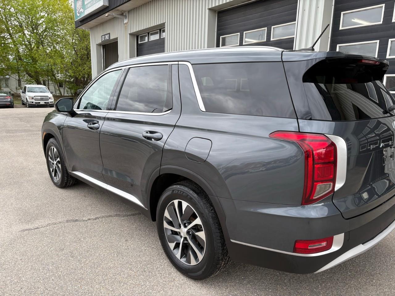 2021 Hyundai PALISADE Essential 4dr Front-Wheel Drive Photo