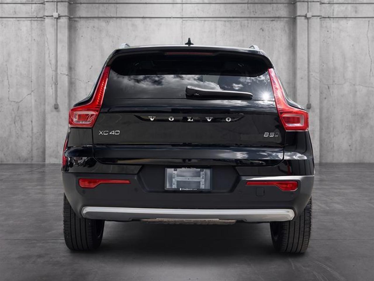2023 Volvo XC40 B5 AWD Plus - Bright Photo