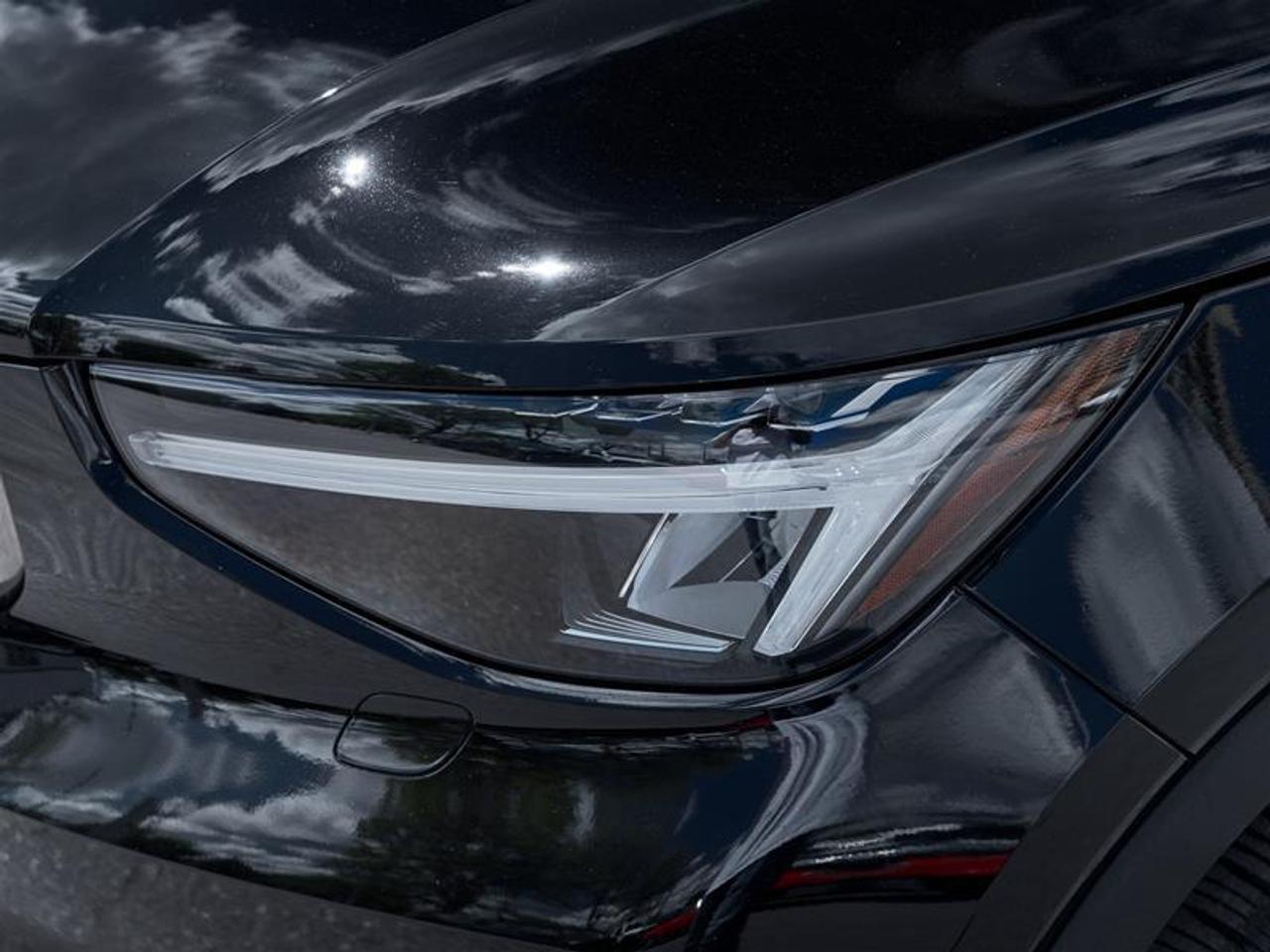2023 Volvo XC40 B5 AWD Plus - Bright Photo