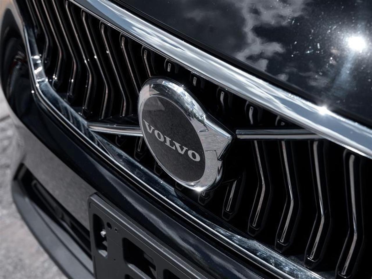 2023 Volvo XC40 B5 AWD Plus - Bright Photo