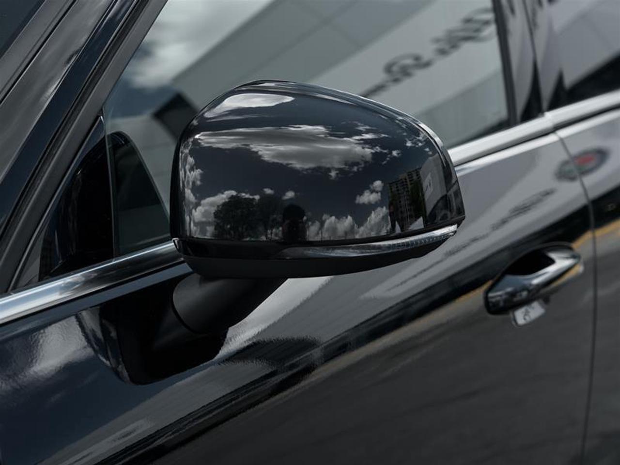2023 Volvo XC40 B5 AWD Plus - Bright Photo