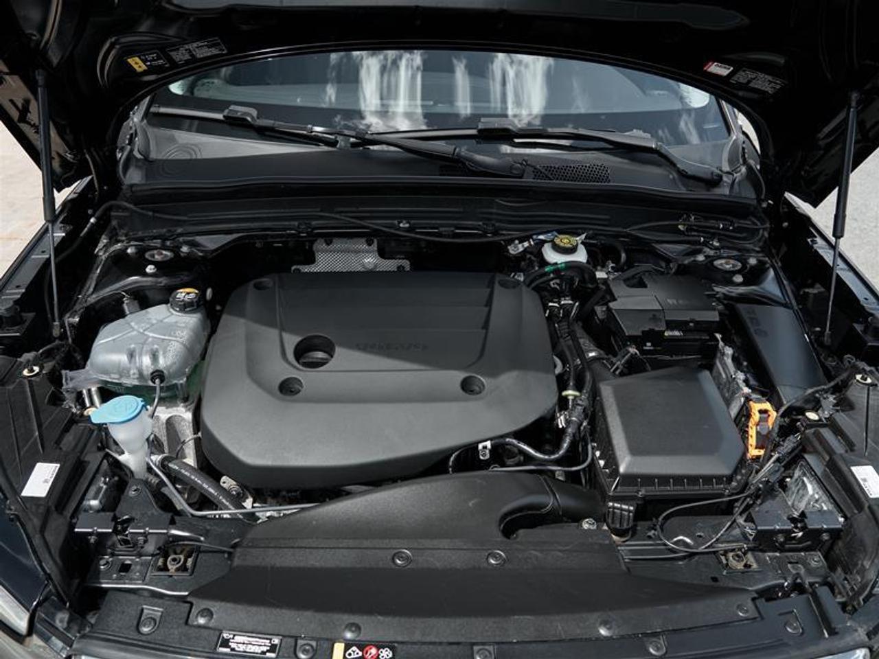 2023 Volvo XC40 B5 AWD Plus - Bright Photo