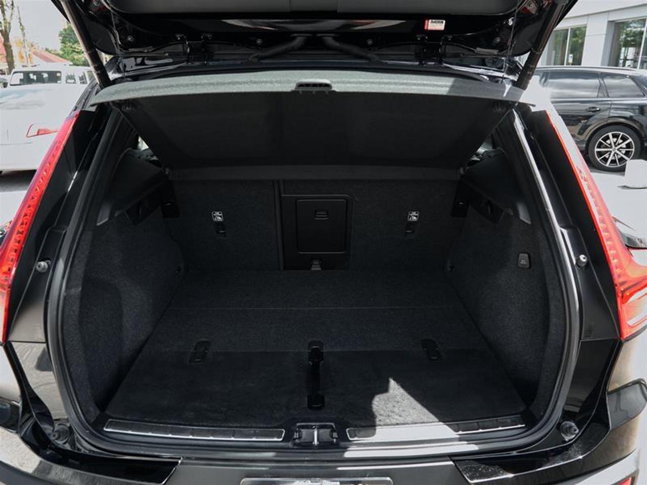 2023 Volvo XC40 B5 AWD Plus - Bright Photo