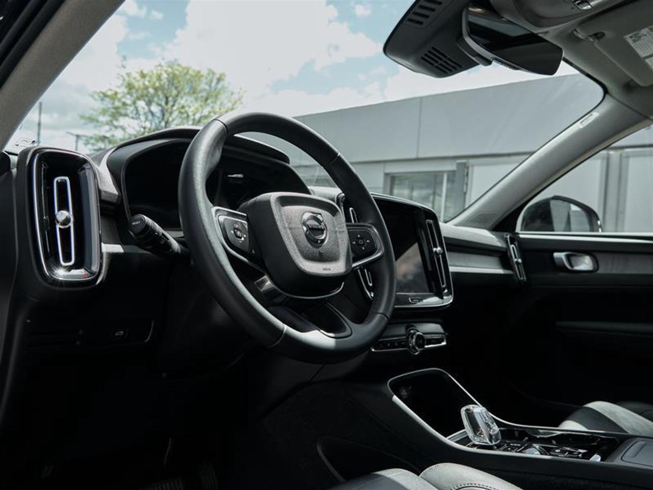2023 Volvo XC40 B5 AWD Plus - Bright Photo