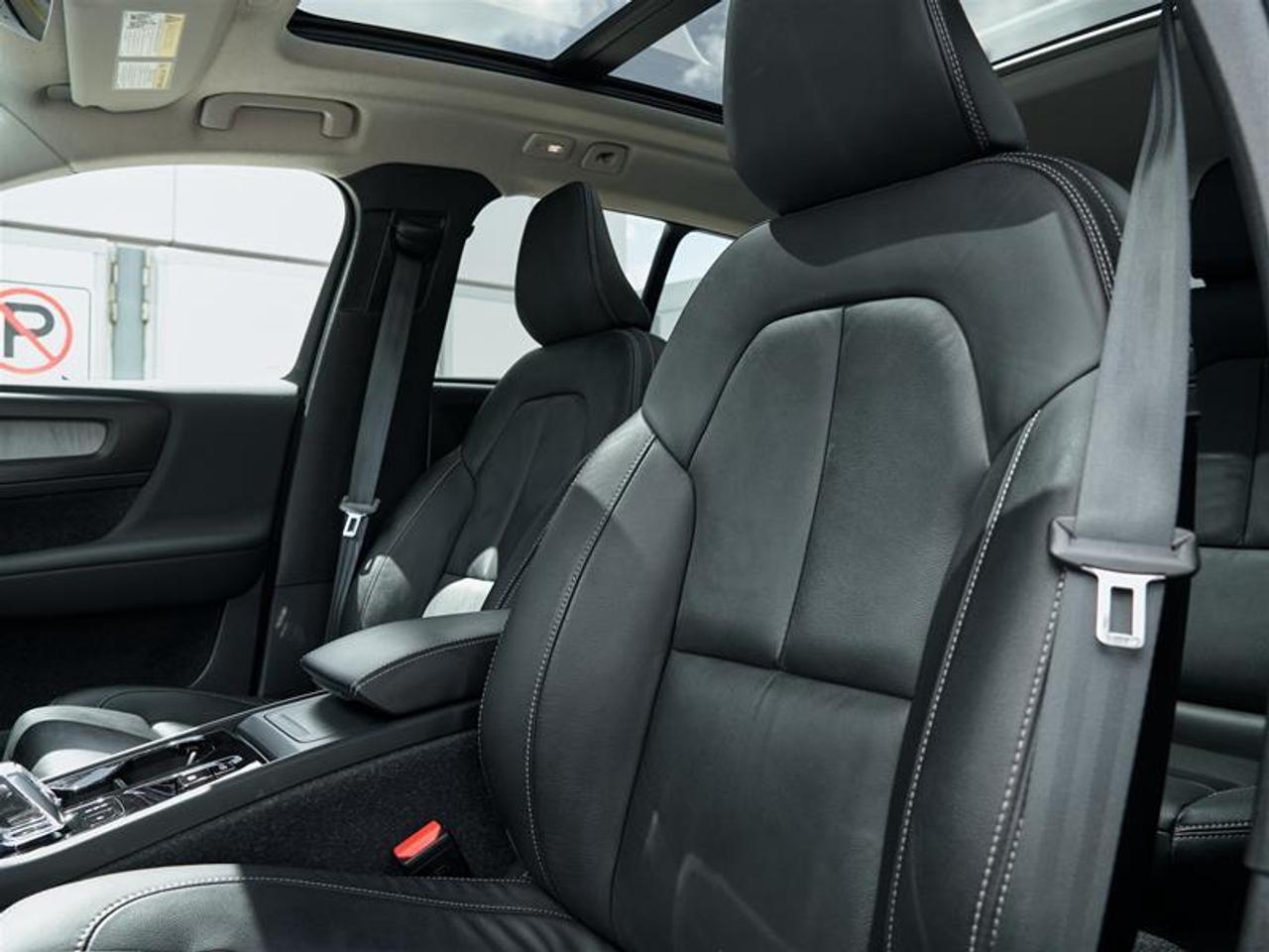 2023 Volvo XC40 B5 AWD Plus - Bright Photo