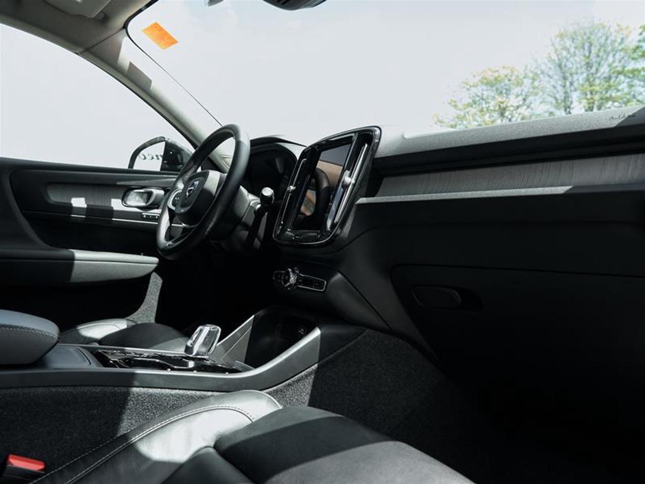 2023 Volvo XC40 B5 AWD Plus - Bright Photo