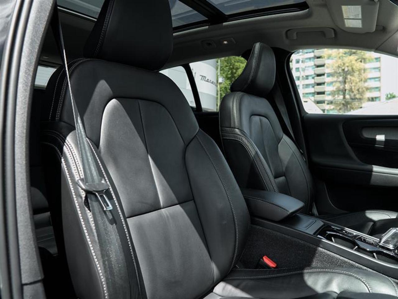 2023 Volvo XC40 B5 AWD Plus - Bright Photo