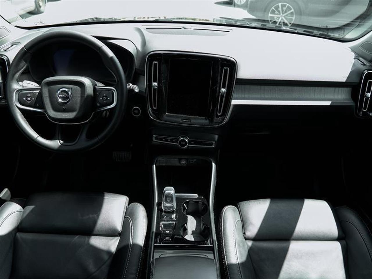 2023 Volvo XC40 B5 AWD Plus - Bright Photo