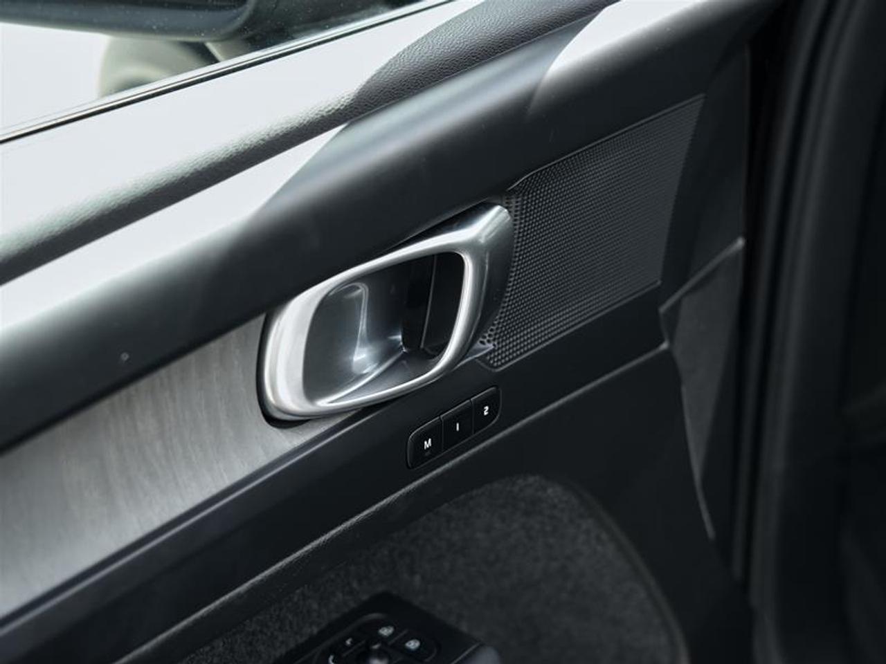 2023 Volvo XC40 B5 AWD Plus - Bright Photo