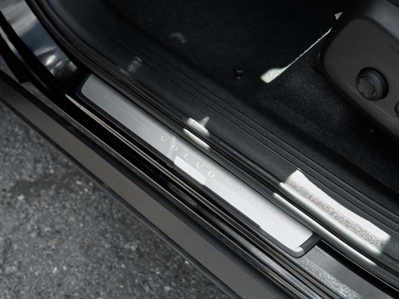 2023 Volvo XC40 B5 AWD Plus - Bright Photo