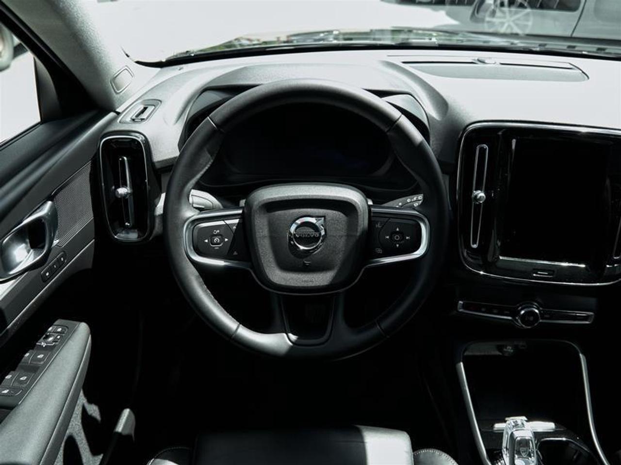 2023 Volvo XC40 B5 AWD Plus - Bright Photo