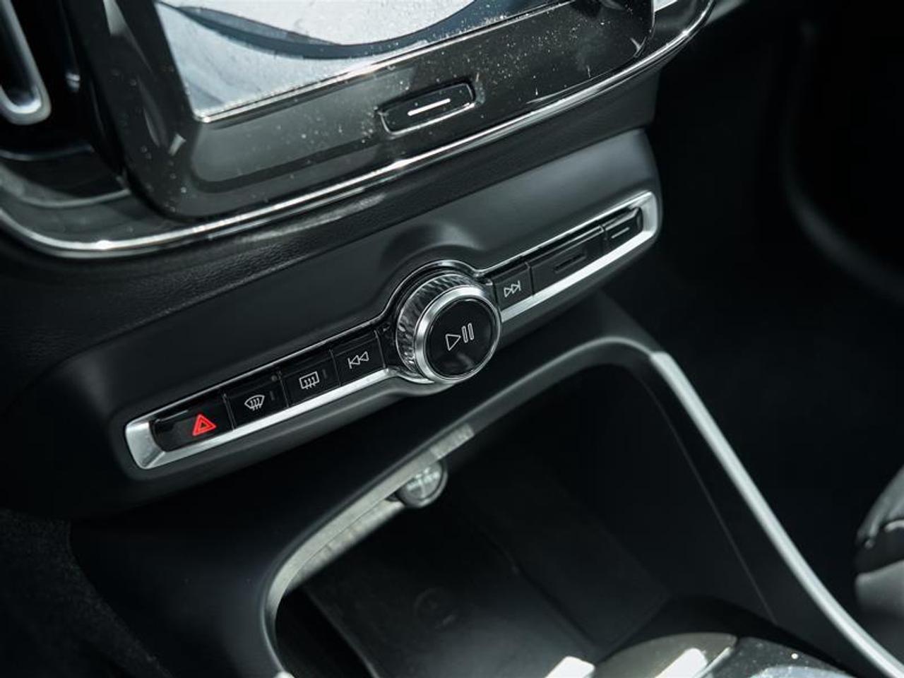 2023 Volvo XC40 B5 AWD Plus - Bright Photo
