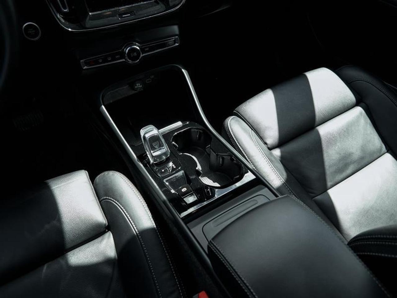 2023 Volvo XC40 B5 AWD Plus - Bright Photo