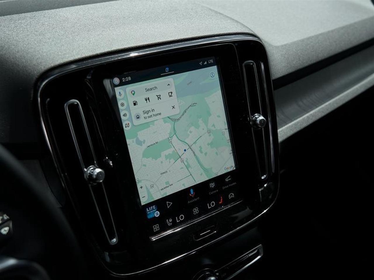 2023 Volvo XC40 B5 AWD Plus - Bright Photo