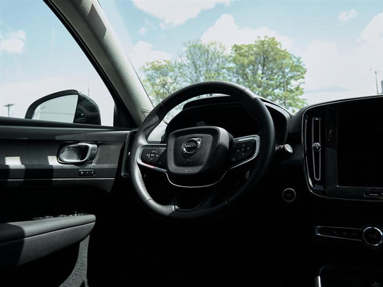 2023 Volvo XC40 B5 AWD Plus - Bright Photo