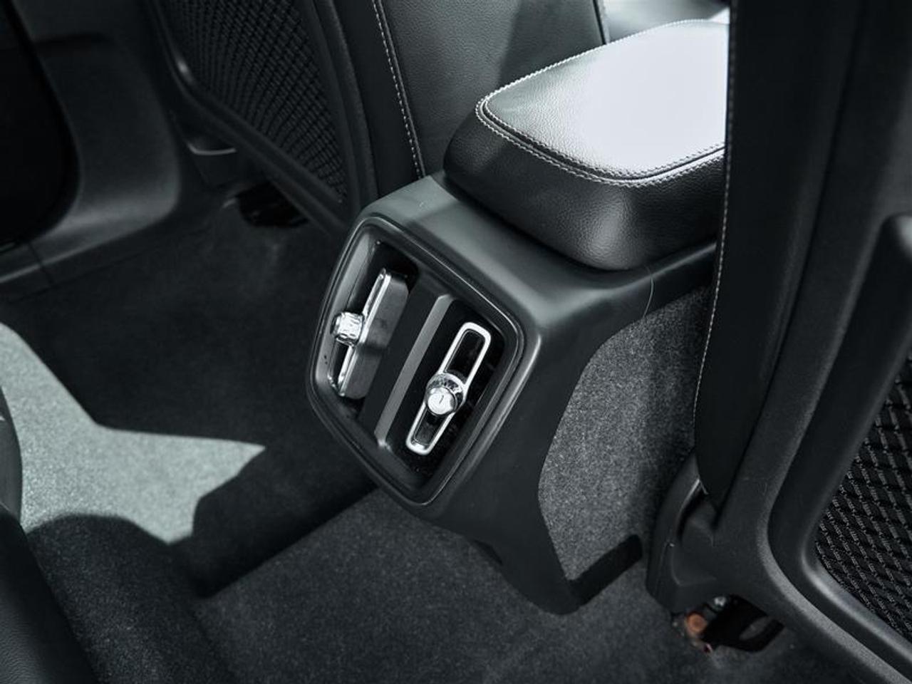 2023 Volvo XC40 B5 AWD Plus - Bright Photo